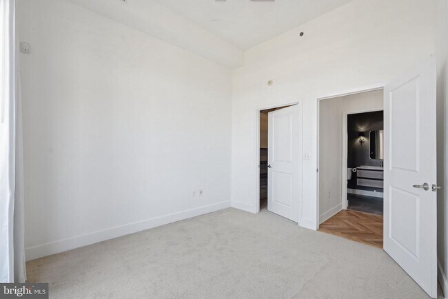 Building Photo - 520 John Carlyle St