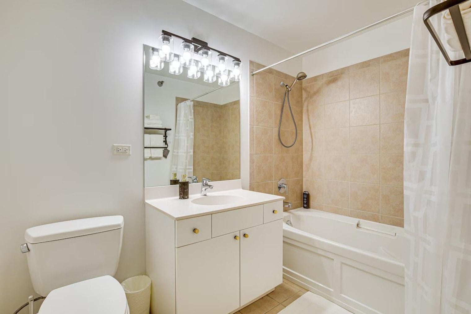 Building Photo - 235 W Van Buren St