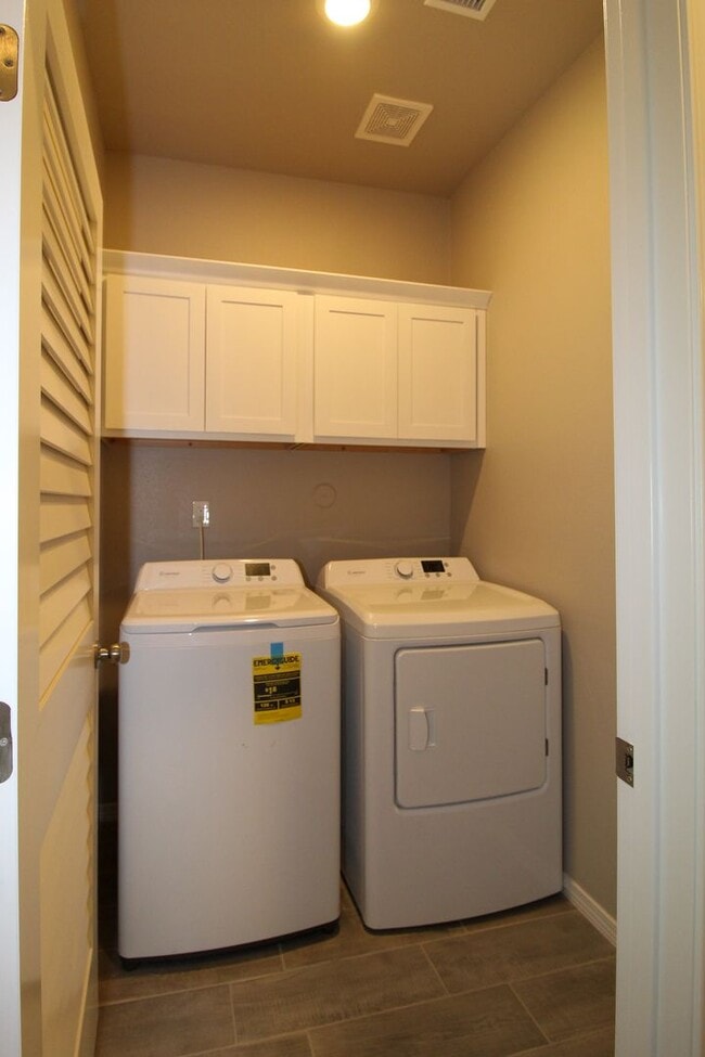 Building Photo - 1217 Golden Summer Pl