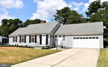 Building Photo - 12 Sussex Dr