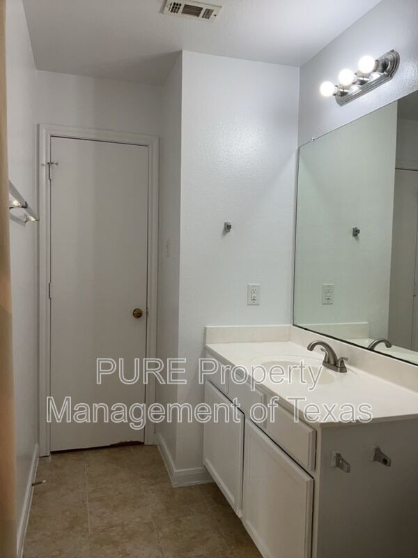 Building Photo - 244 Marvin Cove