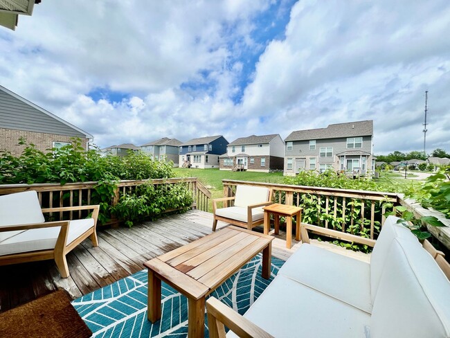 Building Photo - Large Executive home in Beavercreek Well d...