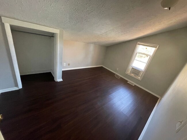 Building Photo - $750 a month - 4 bed, 2 bath apartment - the price is for whole unit, not per bedroom