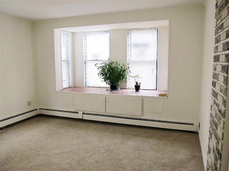 Building Photo - 19 Wesley St