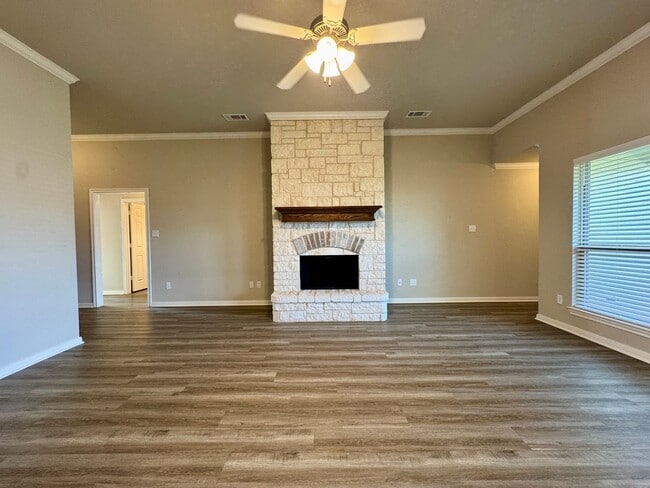 Building Photo - Duplex on Hilltop Drive | Midway ISD