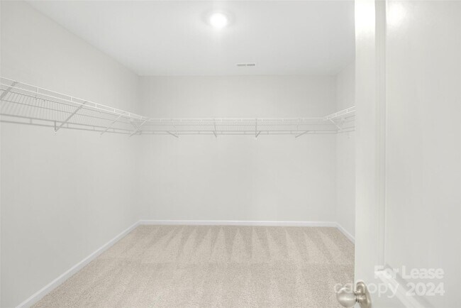 Building Photo - 3933 Meadow Green Dr