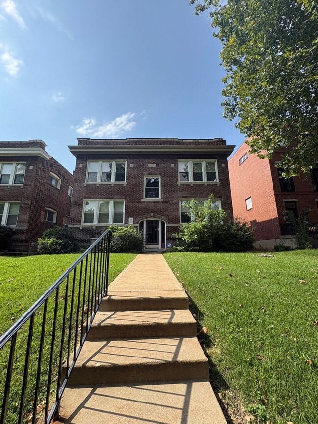 Building Photo - 4164 W Pine Blvd