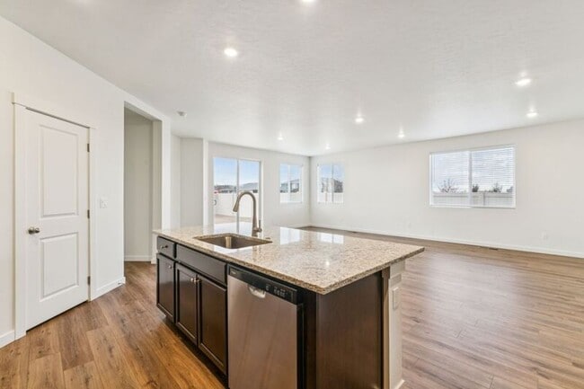 Building Photo - 7877 E Beaufort St