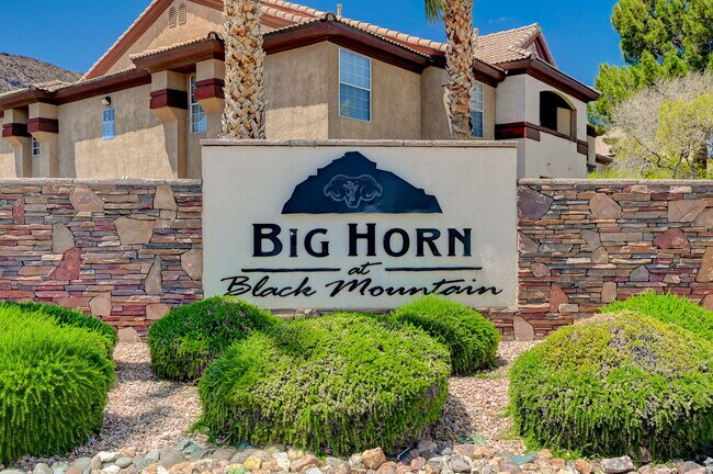 Building Photo - Ground Floor 2BD/2BA Condo in Gated Henderson Community – Resort-Style Amenities!
