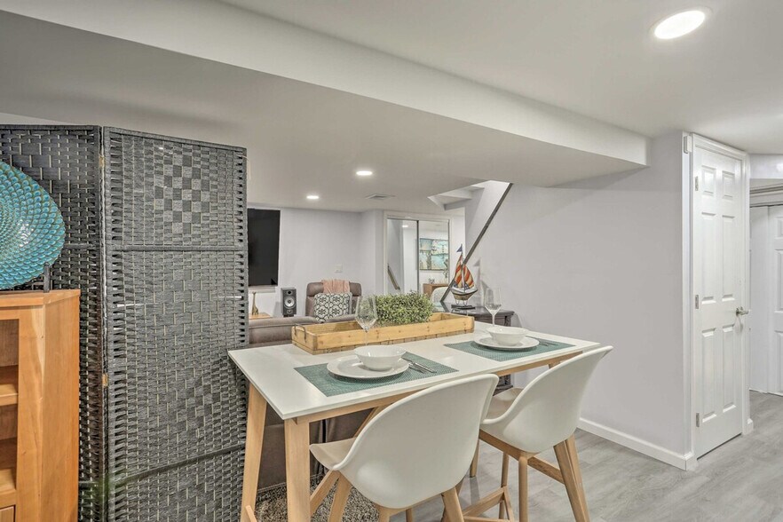 Building Photo - 79 Pehle Ave