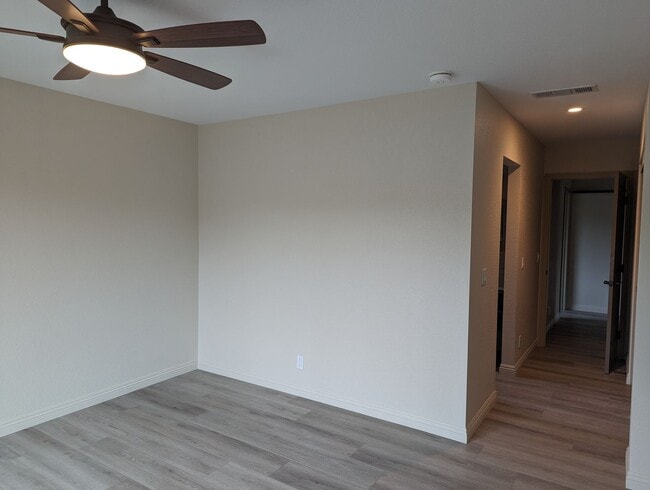 Building Photo - 3 bedroom/ 2 bath Newly Remodeled Home in ...