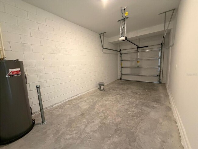 Building Photo - 2799 Skyline Lp