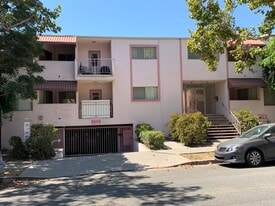 Building Photo - 1009 N Hayworth Ave