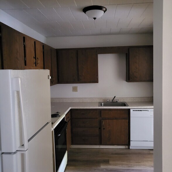 Building Photo - Pebble Creek
