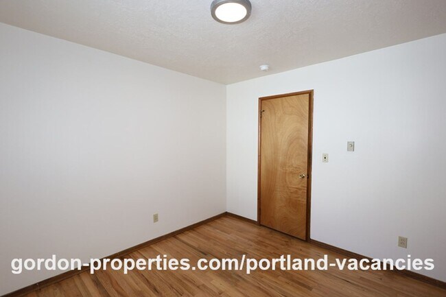 Building Photo - NE 65th Ave - North Tabor single level 1 bedroom apartment
