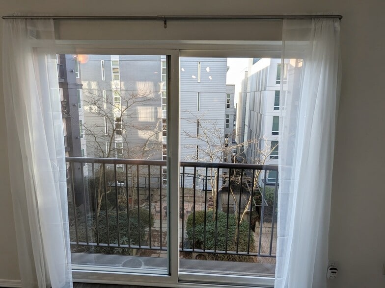 Building Photo - 323 Queen Anne Ave N