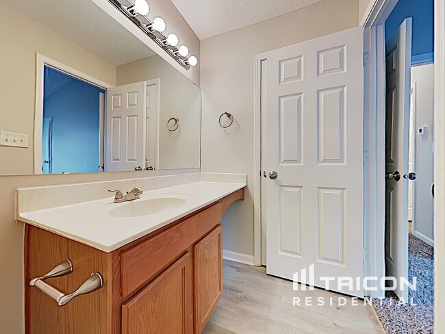 Building Photo - 10759 Mistflower Way