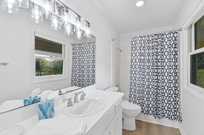 Building Photo - AMAZING WRIGHTSVILLE BEACH OFF-SEASON HOME - Now until End of April 2026