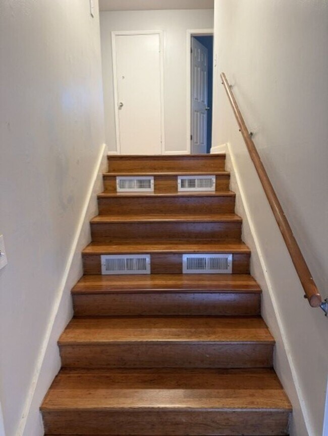 Building Photo - 1105 Timber Ln
