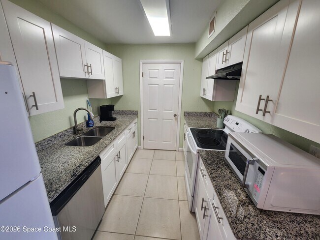 Building Photo - 2130 Forest Knoll Dr NE