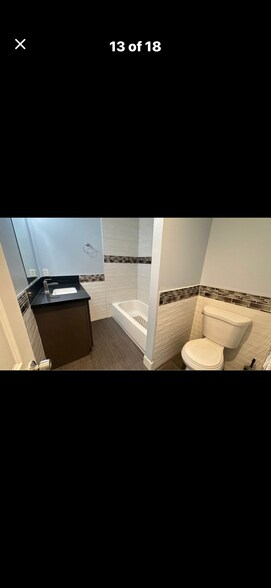 Building Photo - 426 N Parkside Dr