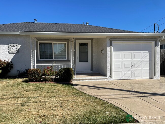 Building Photo - 3 Bedroom Home in Hayward