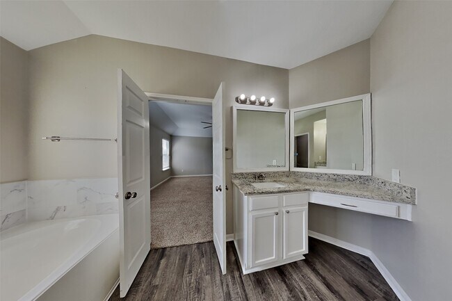 Building Photo - 13007 Bretford Ct