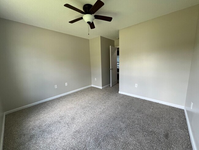 Building Photo - Charming three bedroom two bath home that is located close to MCAS New River and Stone Bay. Just ...