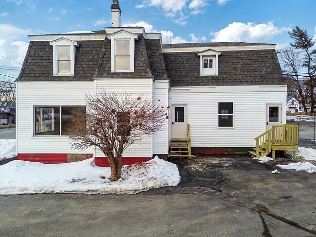 Building Photo - 392 S Main St