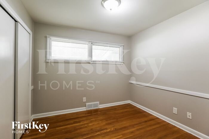 Building Photo - 7923 Maple St