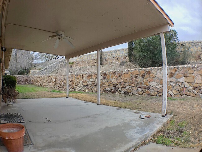 Building Photo - West El Paso 4 bed refrig A/C Home!