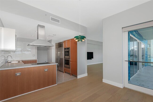 Building Photo - 6103 Aqua Ave