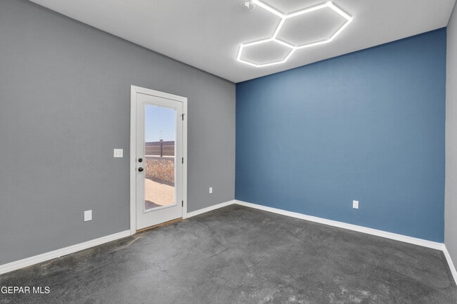 Building Photo - 2420 Tierra Delmonte Dr