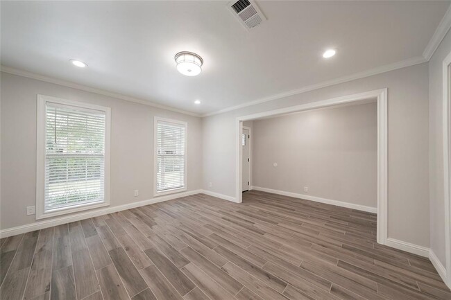 Building Photo - 10311 Londonderry Dr