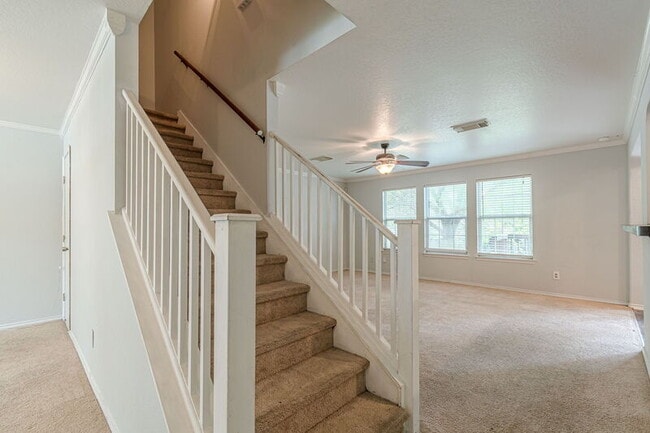 Building Photo - 164 Springtree Hollow