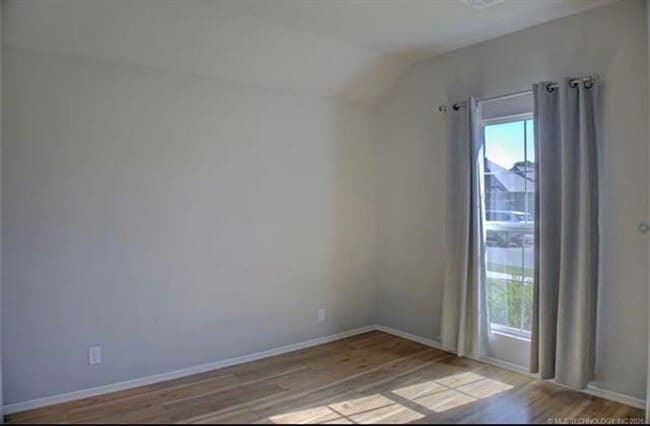 Building Photo - Welcome to this cozy home!