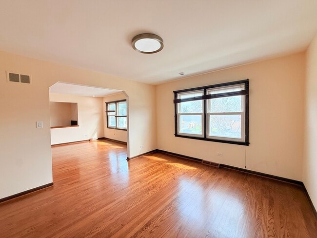 Building Photo - 4220 Oakton St