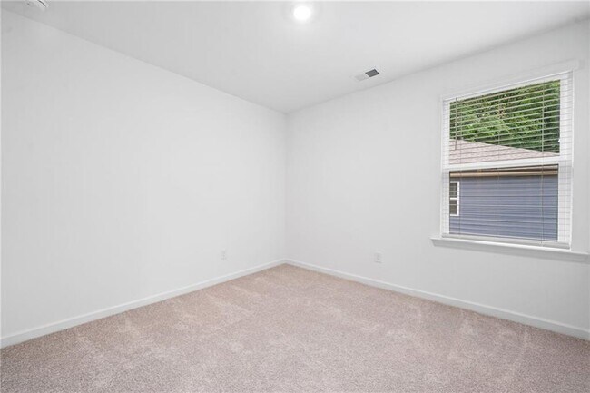 Building Photo - 788 Evergreen Rd