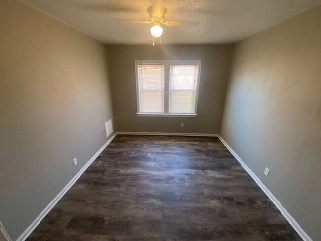 Building Photo - Central Park Apartments