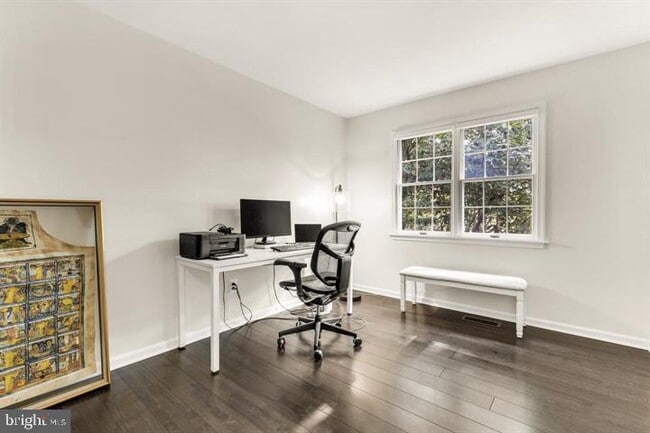 Building Photo - 10855 Lockwood Dr