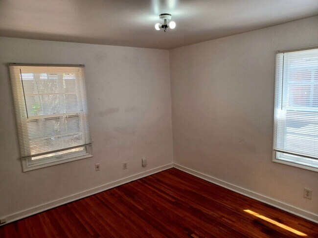 Building Photo - 1300 E Duplex