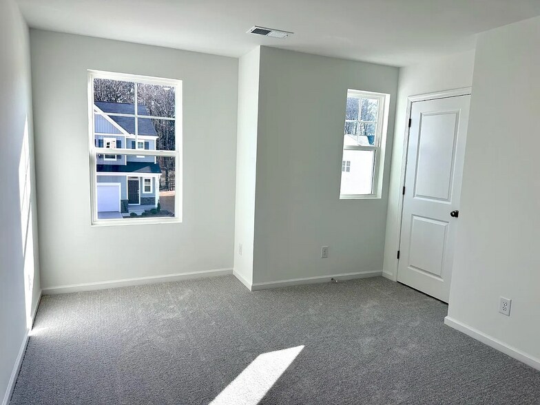 Building Photo - 10040 Regal Dr