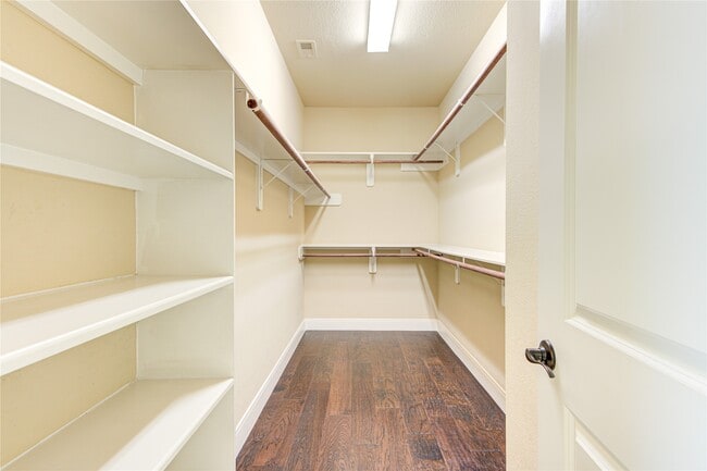 Building Photo - 4623 Montcliff Bend Ln