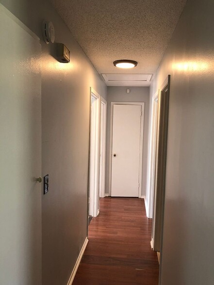 Building Photo - 1149 Oakbrook Dr