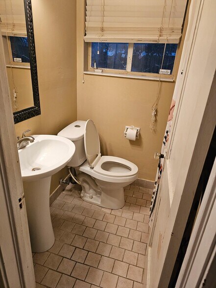 Bathroom - 3153 Fairwood Lane West