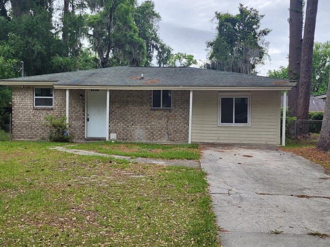 Primary Photo - 2428 Bon Air Dr