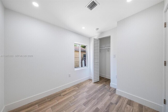 Building Photo - 5900 NW 5th Ct