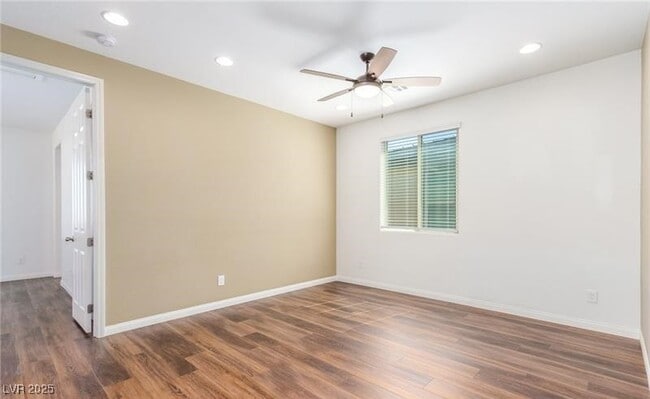 Building Photo - 12556 Skylight View St