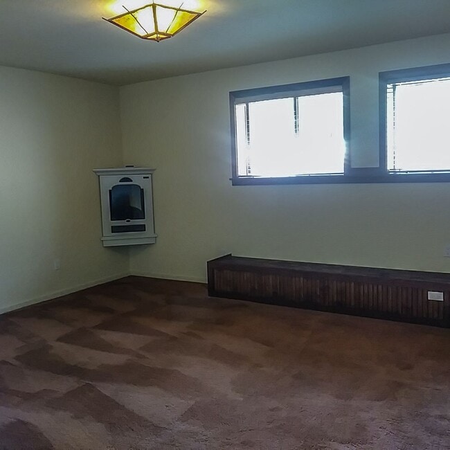 Building Photo - Charming 3-bedroom Lodge-Style Townhouse