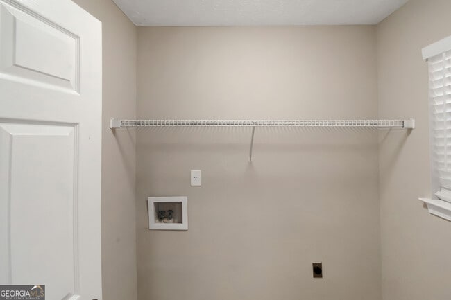 Building Photo - 123 Willow Springs Ln